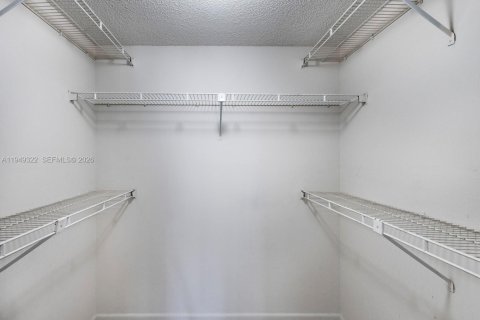 Снять в аренду квартиру в Майами, Флорида 1 спальня, 71.44м2, № 2005140 - фото 10