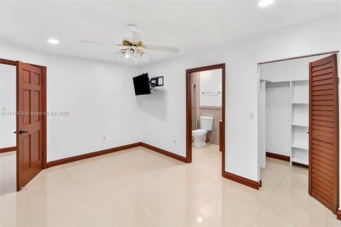 Casa en alquiler en Miami, Florida, 3 dormitorios, 133.31 m2 № 1970444 - foto 11