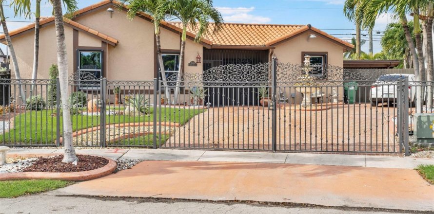 Casa en Miami, Florida 3 dormitorios, 133.31 m2 № 1970444