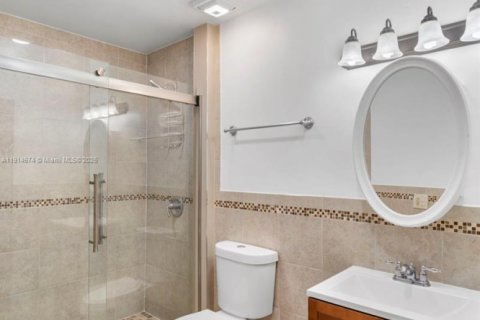 Casa en alquiler en Miami, Florida, 3 dormitorios, 133.31 m2 № 1970444 - foto 12