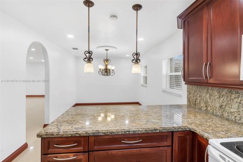 Casa en alquiler en Miami, Florida, 3 dormitorios, 133.31 m2 № 1970444 - foto 8