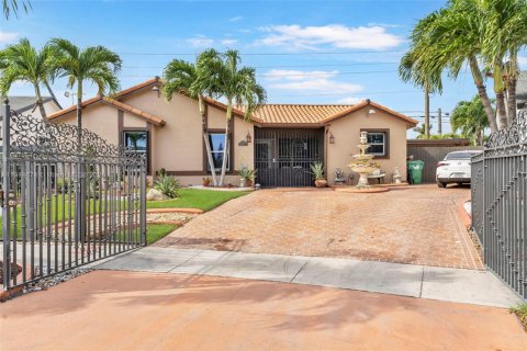 Casa en alquiler en Miami, Florida, 3 dormitorios, 133.31 m2 № 1970444 - foto 2