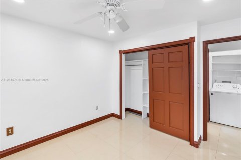 Casa en alquiler en Miami, Florida, 3 dormitorios, 133.31 m2 № 1970444 - foto 15
