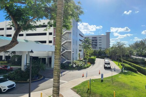 Condominio en venta en North Miami, Florida, 2 dormitorios, 148.92 m2 № 2176980 - foto 4