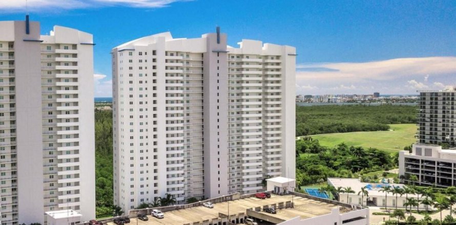 Condominio en North Miami, Florida, 2 dormitorios № 2176980