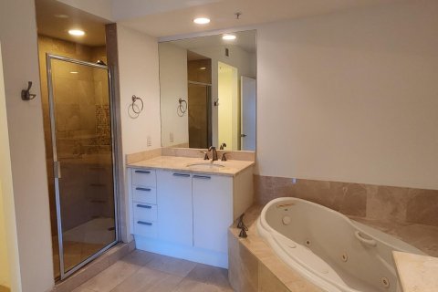Condominio en venta en North Miami, Florida, 2 dormitorios, 148.92 m2 № 2176980 - foto 12