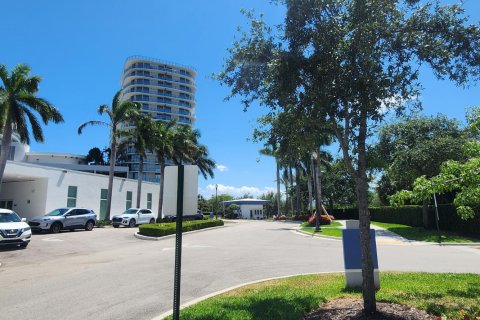 Condominio en venta en North Miami, Florida, 2 dormitorios, 148.92 m2 № 2176980 - foto 3