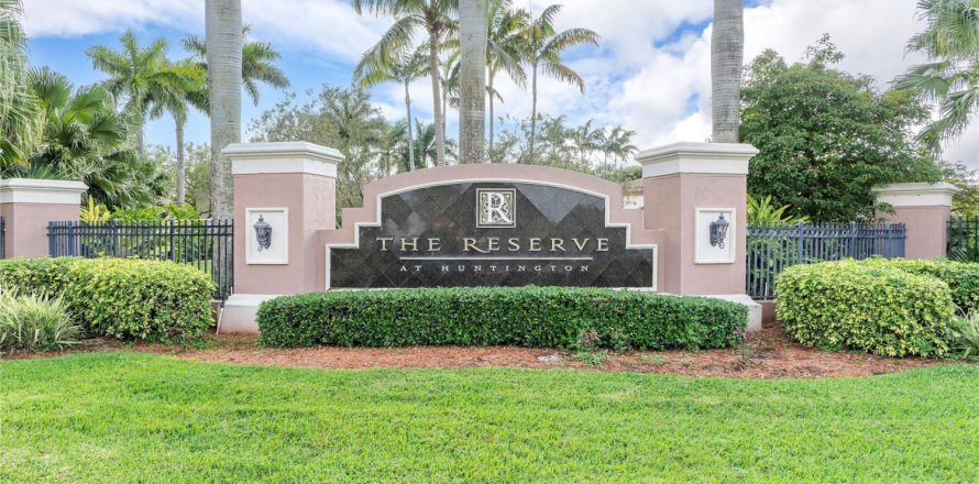 House in Miramar, Florida 5 bedrooms, 367.89 sq.m. № 1068517