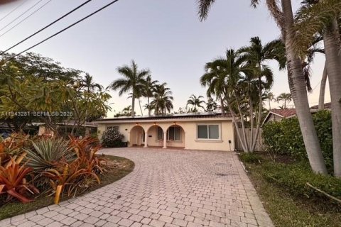 Villa ou maison à louer à Wilton Manors, Floride: 3 chambres, 173.45 m2 № 1999628 - photo 2