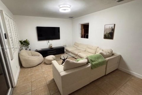 Villa ou maison à louer à Wilton Manors, Floride: 3 chambres, 173.45 m2 № 1999628 - photo 8