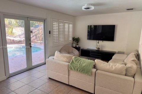 Villa ou maison à louer à Wilton Manors, Floride: 3 chambres, 173.45 m2 № 1999628 - photo 9