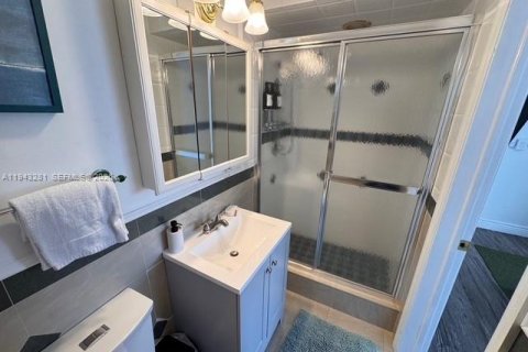 Villa ou maison à louer à Wilton Manors, Floride: 3 chambres, 173.45 m2 № 1999628 - photo 11