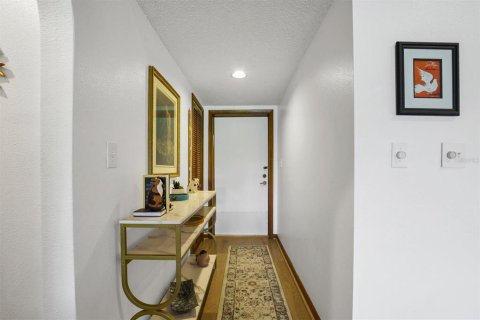 Condo in Lake Wales, Florida, 2 bedrooms  № 2220601 - photo 6