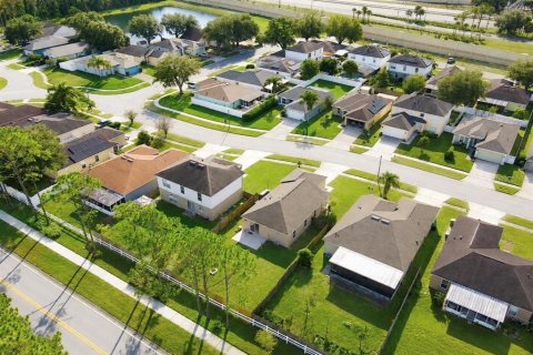 House in Orlando, Florida 3 bedrooms, 109.25 sq.m. № 2232053 - photo 13