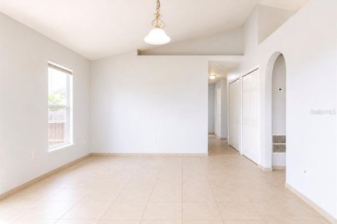 House in Orlando, Florida 3 bedrooms, 109.25 sq.m. № 2232053 - photo 2