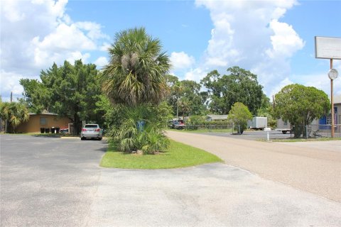 Propiedad comercial en alquiler en Port Richey, Florida № 1800114 - foto 9