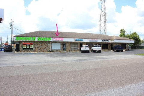 Propiedad comercial en alquiler en Port Richey, Florida № 1800114 - foto 1