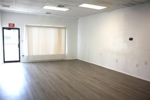 Propiedad comercial en alquiler en Port Richey, Florida № 1800114 - foto 4