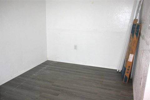 Propiedad comercial en alquiler en Port Richey, Florida № 1800114 - foto 6