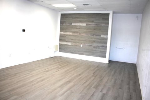 Propiedad comercial en alquiler en Port Richey, Florida № 1800114 - foto 3