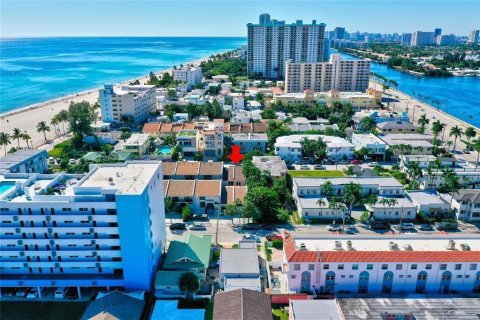 Condo in Hollywood, Florida, 2 bedrooms № 2086299 - photo 9