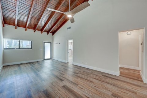 Condo in Hollywood, Florida, 2 bedrooms № 2086299 - photo 12