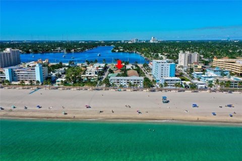 Condo in Hollywood, Florida, 2 bedrooms № 2086299 - photo 11