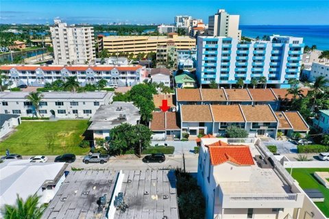 Condo in Hollywood, Florida, 2 bedrooms № 2086299 - photo 6