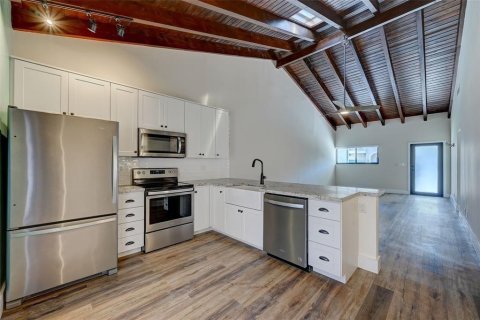 Condo in Hollywood, Florida, 2 bedrooms № 2086299 - photo 18