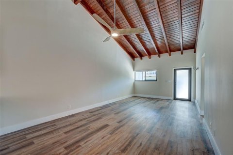 Condo in Hollywood, Florida, 2 bedrooms № 2086299 - photo 13
