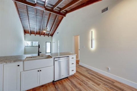 Condo in Hollywood, Florida, 2 bedrooms № 2086299 - photo 17