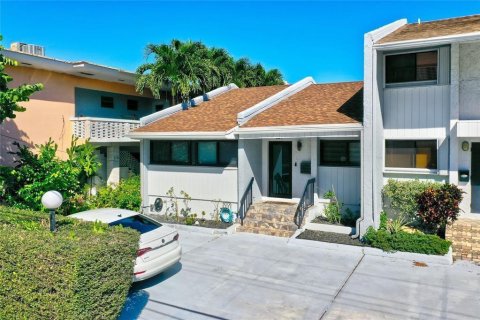 Condo in Hollywood, Florida, 2 bedrooms № 2086299 - photo 3