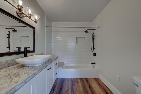 Condo in Hollywood, Florida, 2 bedrooms № 2086299 - photo 20