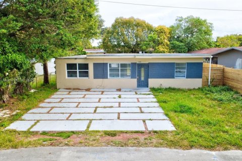 House in Fort Lauderdale, Florida 3 bedrooms, 84.73 sq.m. № 1476928 - photo 2