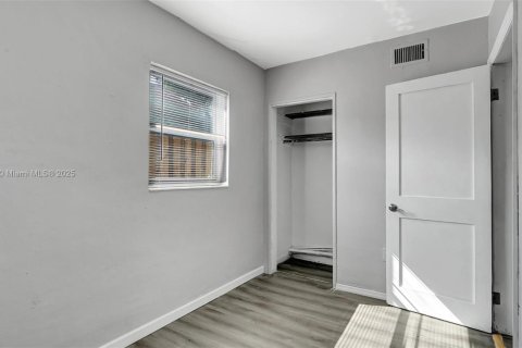 House in Fort Lauderdale, Florida 3 bedrooms, 84.73 sq.m. № 1476928 - photo 12
