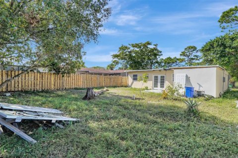 House in Fort Lauderdale, Florida 3 bedrooms, 84.73 sq.m. № 1476928 - photo 27
