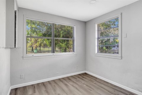 House in Fort Lauderdale, Florida 3 bedrooms, 84.73 sq.m. № 1476928 - photo 15