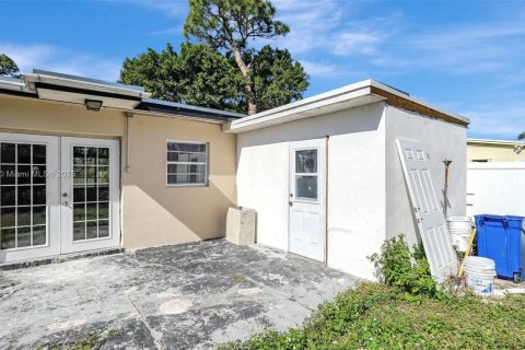 House in Fort Lauderdale, Florida 3 bedrooms, 84.73 sq.m. № 1476928 - photo 20