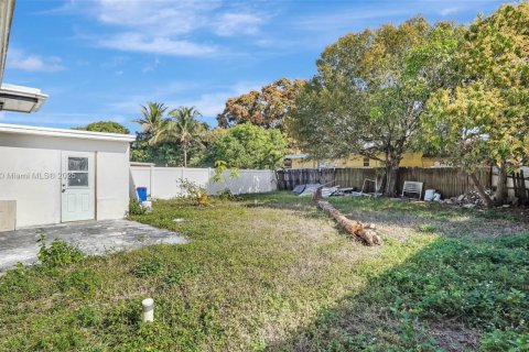 House in Fort Lauderdale, Florida 3 bedrooms, 84.73 sq.m. № 1476928 - photo 25
