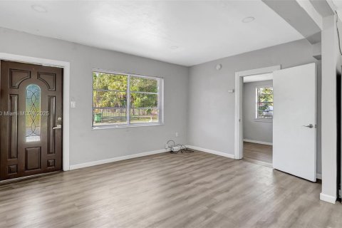 House in Fort Lauderdale, Florida 3 bedrooms, 84.73 sq.m. № 1476928 - photo 5