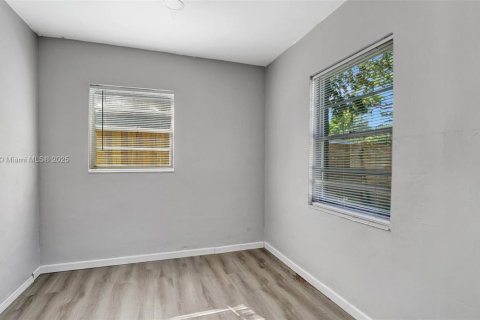 House in Fort Lauderdale, Florida 3 bedrooms, 84.73 sq.m. № 1476928 - photo 9