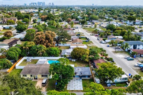 House in Fort Lauderdale, Florida 3 bedrooms, 84.73 sq.m. № 1476928 - photo 28