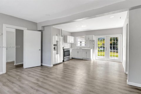 House in Fort Lauderdale, Florida 3 bedrooms, 84.73 sq.m. № 1476928 - photo 6