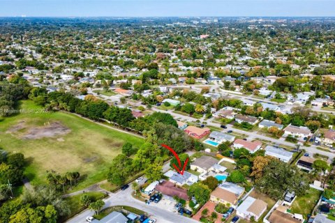 House in Fort Lauderdale, Florida 3 bedrooms, 84.73 sq.m. № 1476928 - photo 30