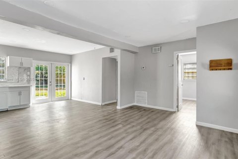 House in Fort Lauderdale, Florida 3 bedrooms, 84.73 sq.m. № 1476928 - photo 8