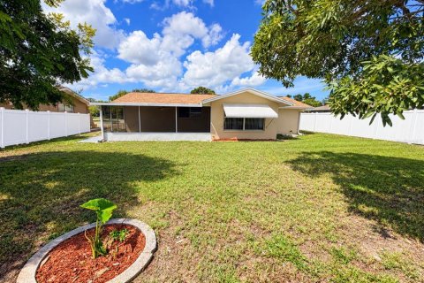 Villa ou maison à vendre à Port Richey, Floride: 2 chambres, 95.5 m2 № 2389228 - photo 28
