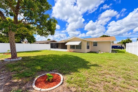 Villa ou maison à vendre à Port Richey, Floride: 2 chambres, 95.5 m2 № 2389228 - photo 27