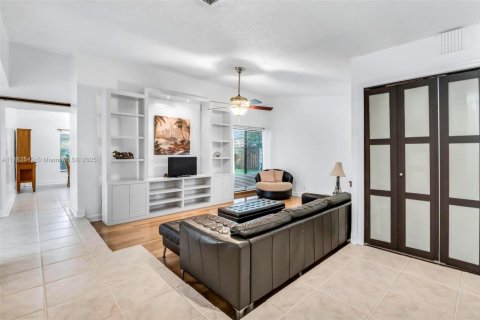 House in Plantation, Florida 3 bedrooms, 138.8 sq.m. № 1944811 - photo 8