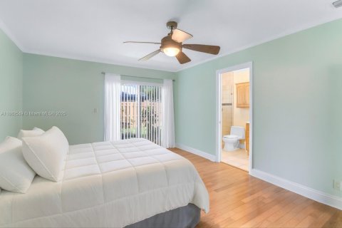 House in Plantation, Florida 3 bedrooms, 138.8 sq.m. № 1944811 - photo 19