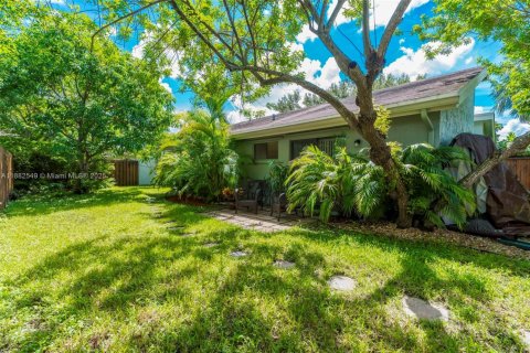 House in Plantation, Florida 3 bedrooms, 138.8 sq.m. № 1944811 - photo 28